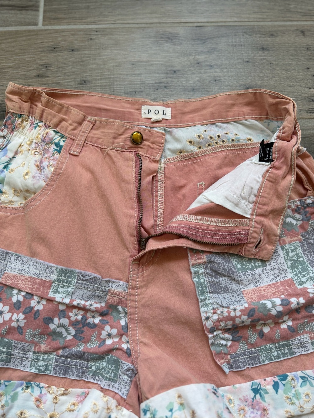 POL Pink Floral Patchwork Denim Style Shorts Size Small - Picture 9 of 10